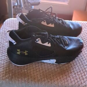 Under Armour black basketball shoes